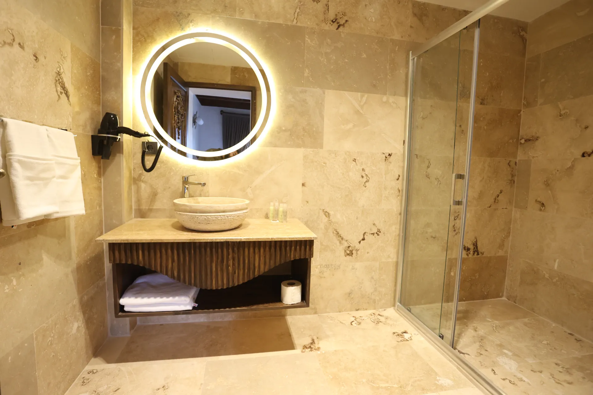 Deluxe_Room_with_Jacuzzi 206_HYR_4870