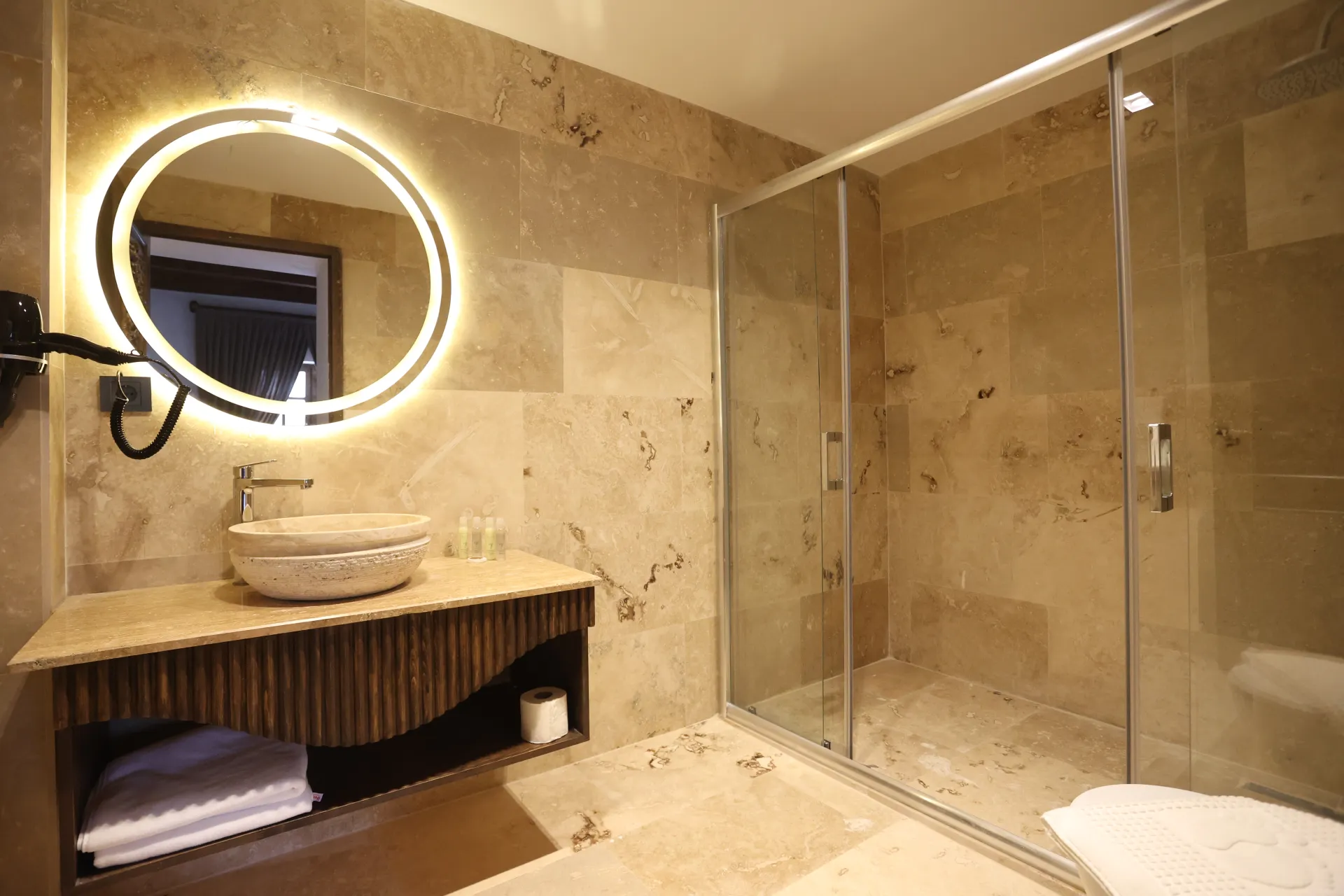 Deluxe_Room_with_Jacuzzi 206_HYR_4872