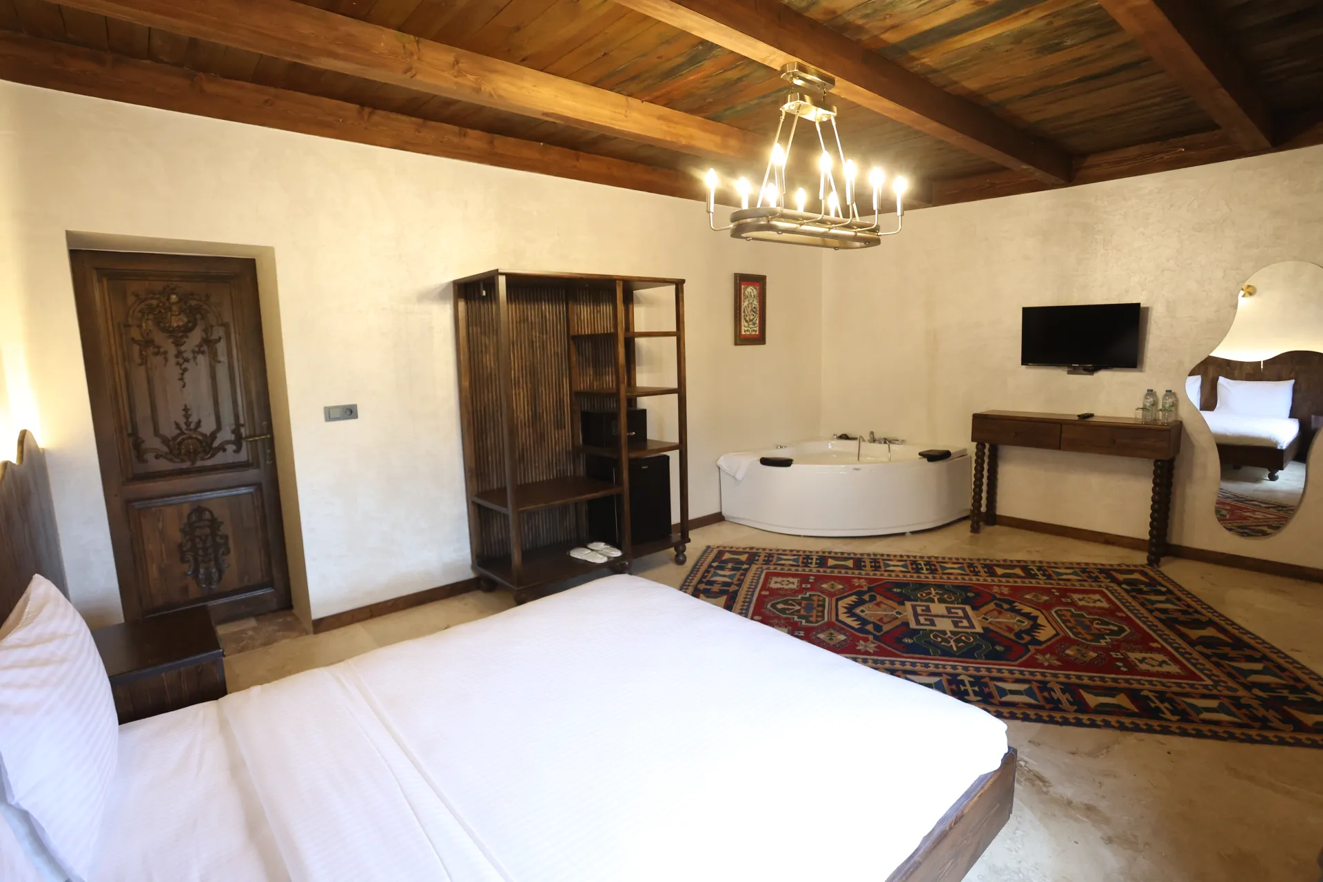 Deluxe_Room_with_Jacuzzi 206_HYR_48845