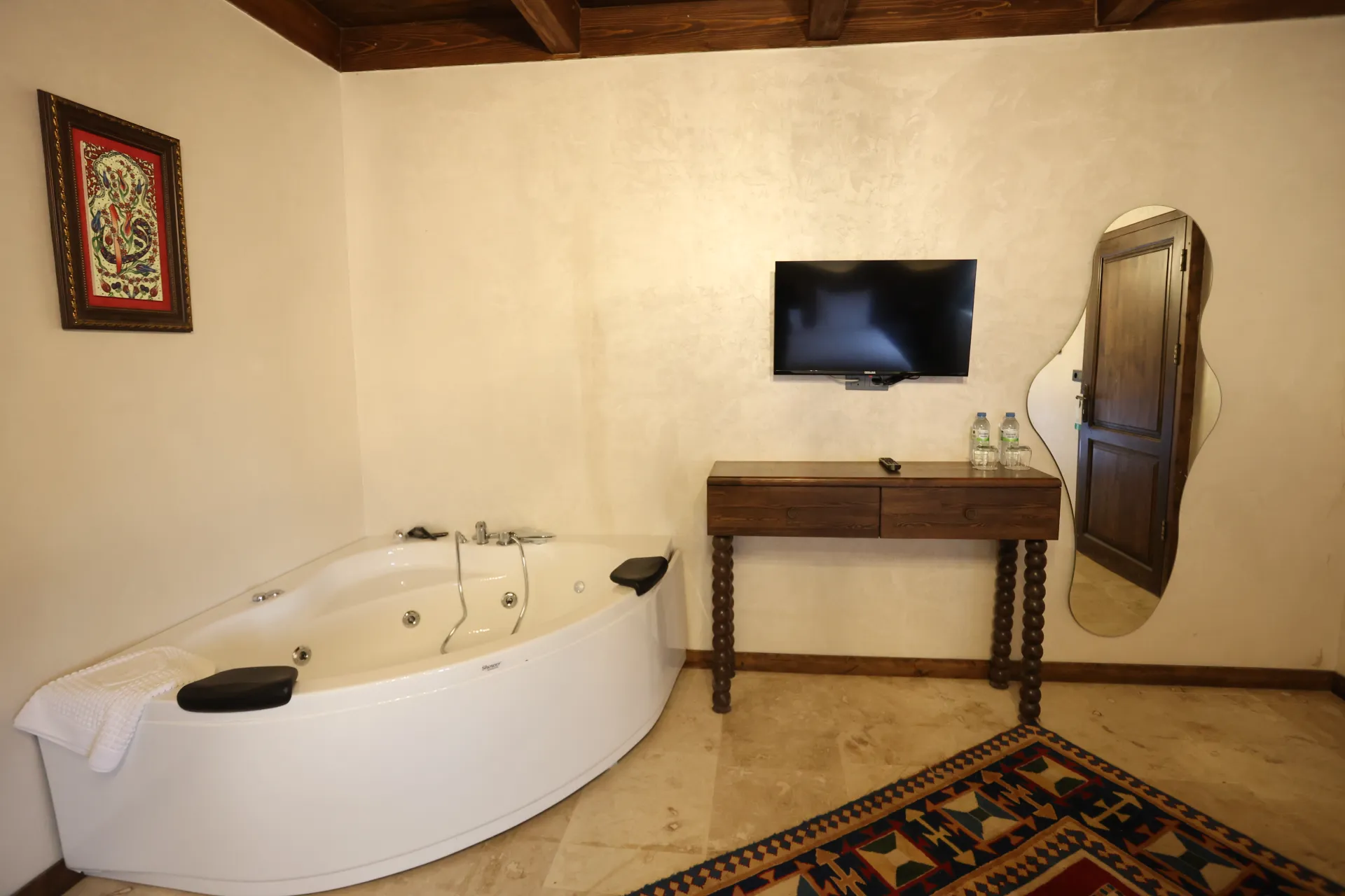 Deluxe_Room_with_Jacuzzi 206_HYR_4886