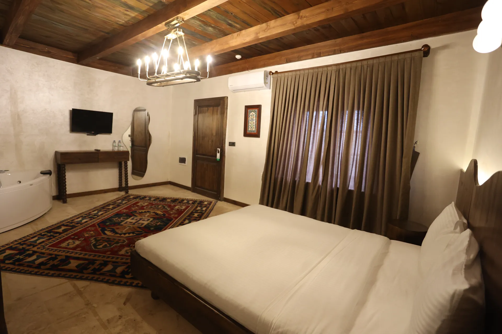 Deluxe_Room_with_Jacuzzi 206_HYR_4889